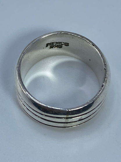 Reverso del anillo mostrando el sello 925 de Quinto