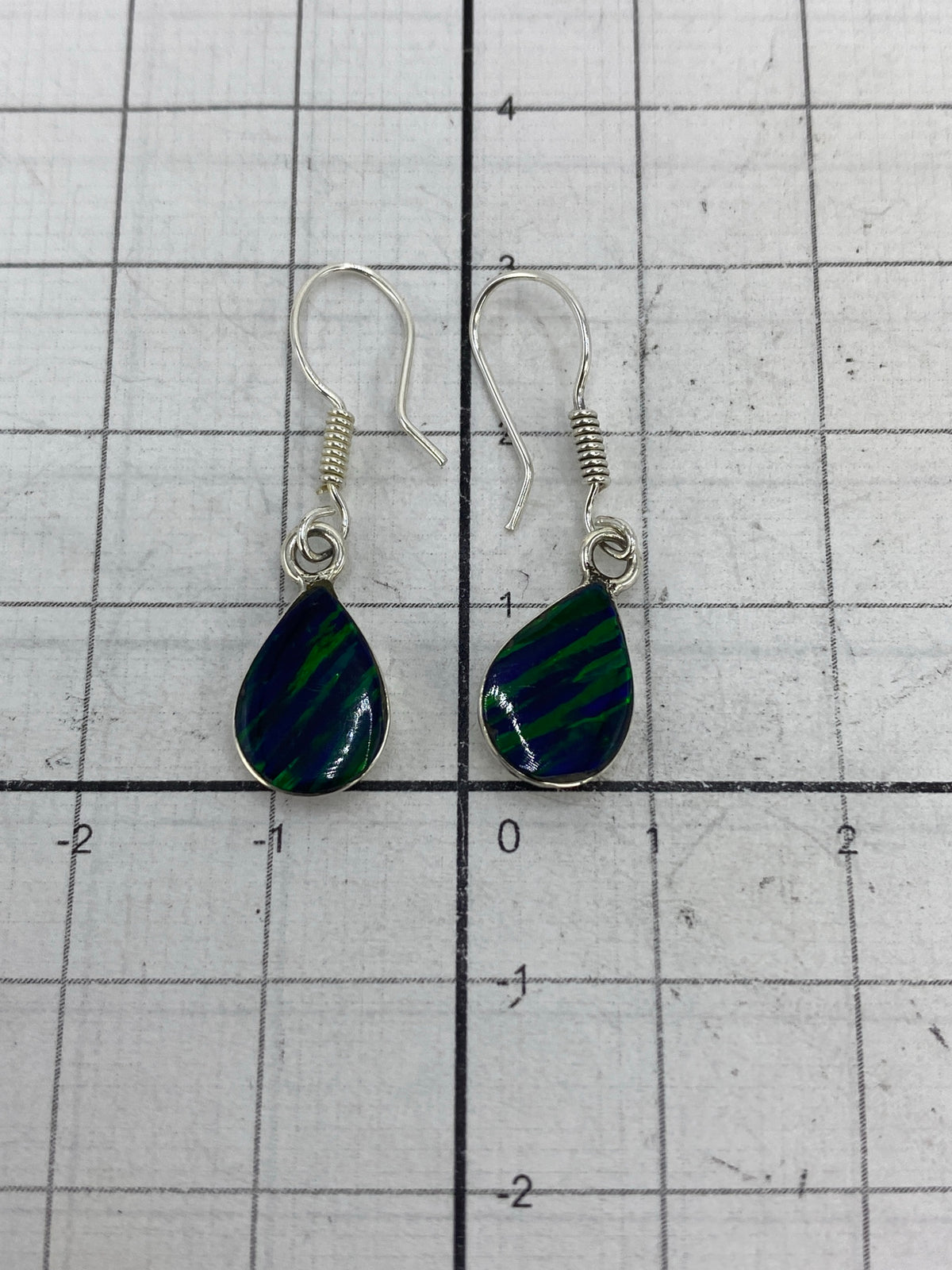 Aretes en gancho de plata, medidas reales de 3 cm de largo