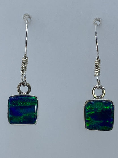 Par de aretes de plata 950 con ópalo de fuego verde cuadrado, gancho francés