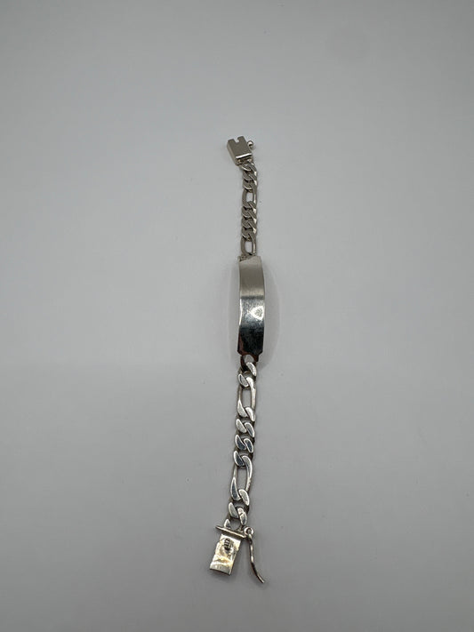 Pulsera eslabón figaro de plata .925 de Bravo Joyería, Taxco, fotografiada en posición vertical