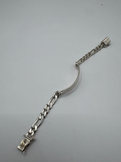 Medición de pulsera eslabón figaro en escala centimétrica, mostrando largo de 14 cm