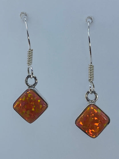 Par de aretes de ópalo de fuego rosa en plata 950 colgados