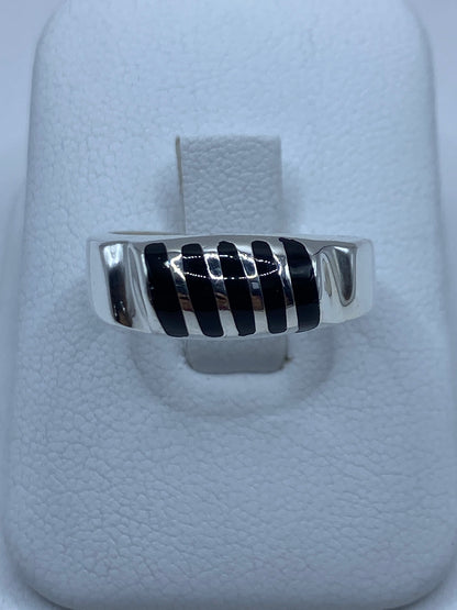 Anillo de plata 925 con ónix negro incrustado, vista frontal