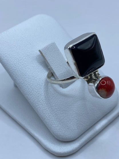 Anillo ajustable de plata 925 con incrustación de piedra en la mano