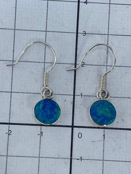 Aretes en balanza digital registrando 1.20 gramos de peso total