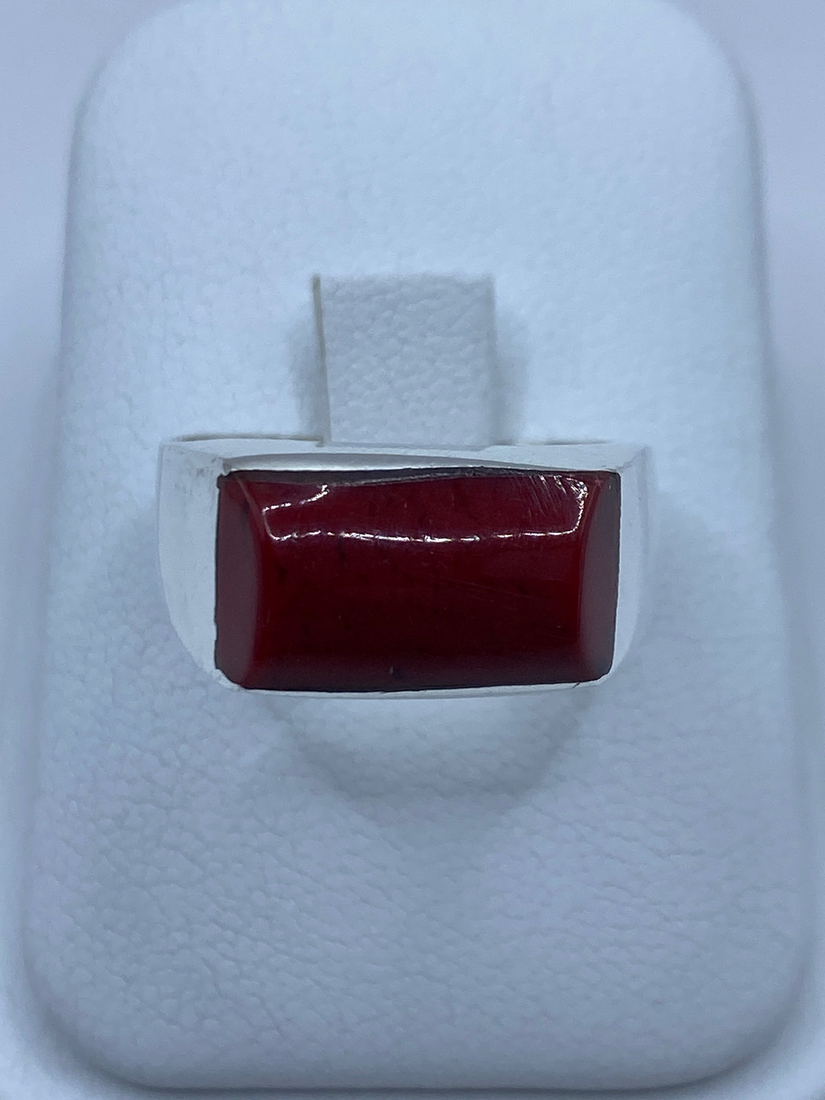 Anillo de plata 925 con coral rojo engastado en talla 9