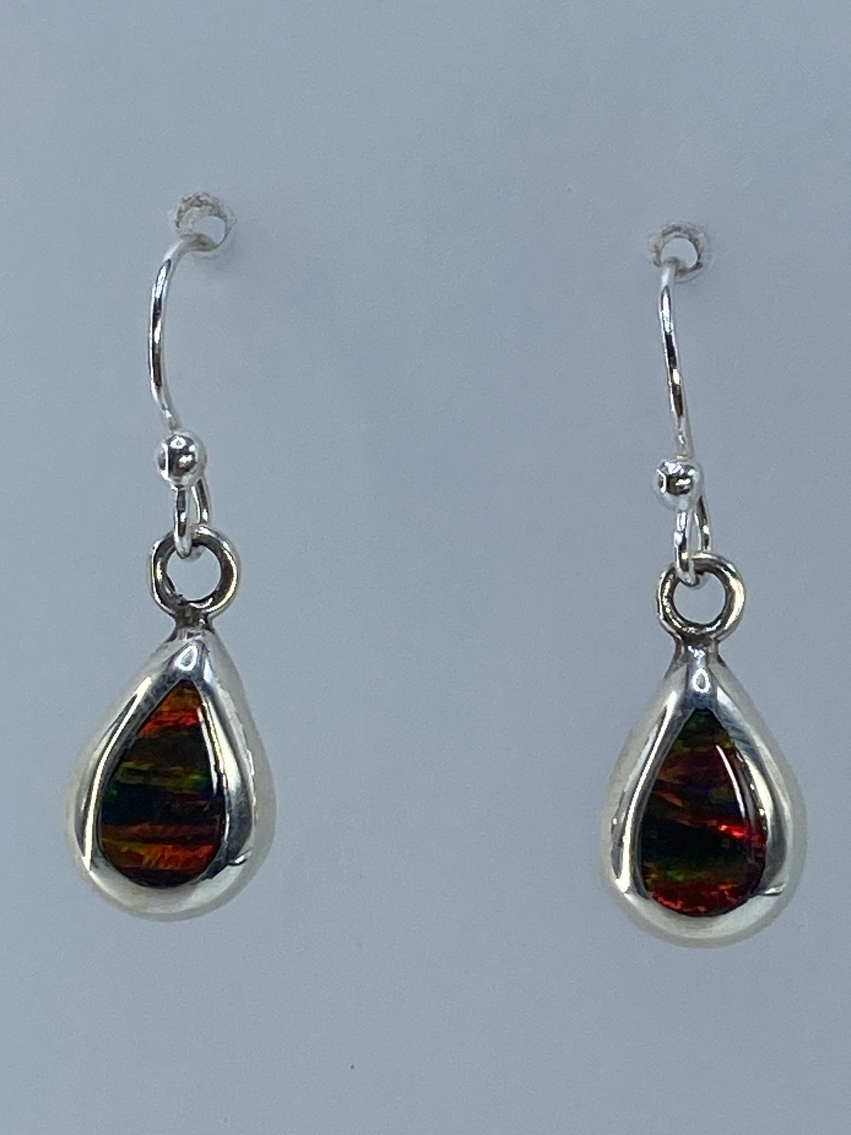 Par de aretes de plata 925 con ópalo de fuego multicolor en tonos rojo y naranja