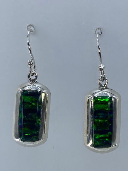 Par de aretes de plata 925 con ópalo de fuego verde engastado, largos 3.1 cm