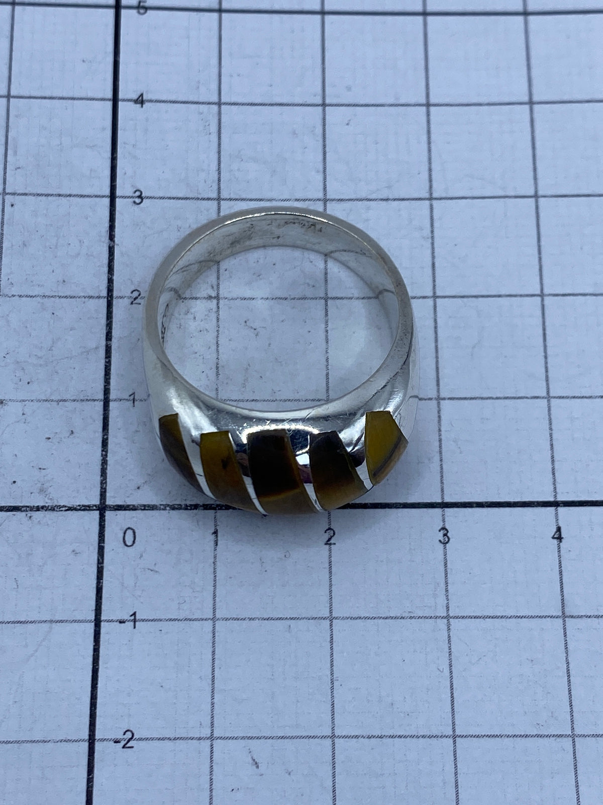 Detalle del reverso del anillo marcado con Quinto 925