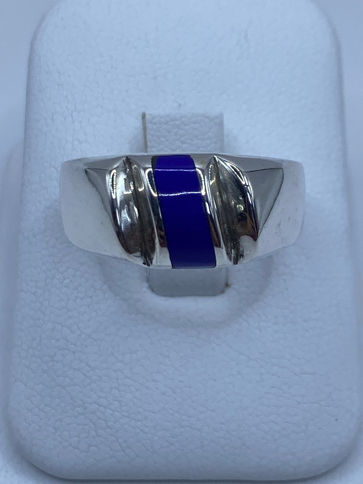 Anillo de plata 925 con lapislázuli azul en la palma de la mano