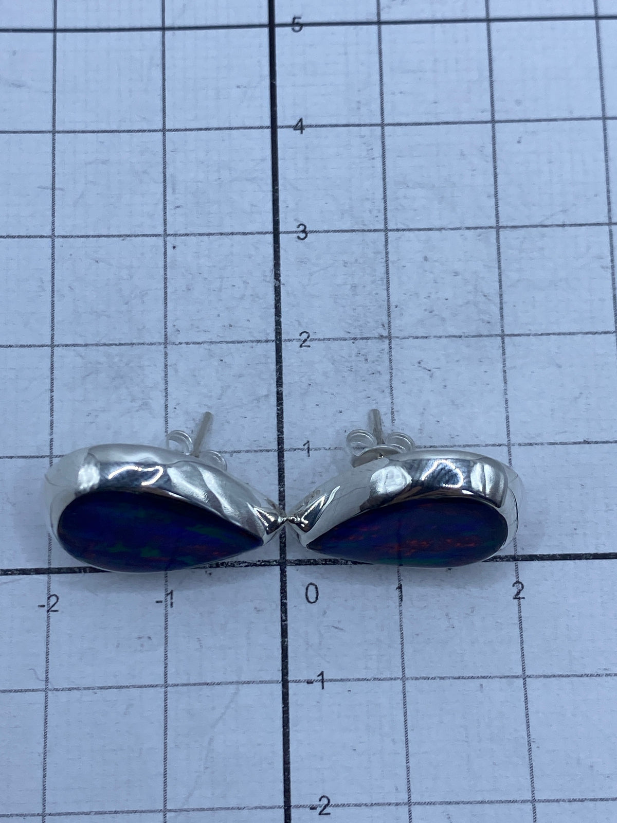 Aretes en plata con Quinto 925 visto en el reverso