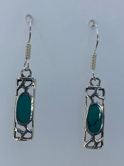 Par de aretes de plata con turquesa azul cielo engastada, diseño calado