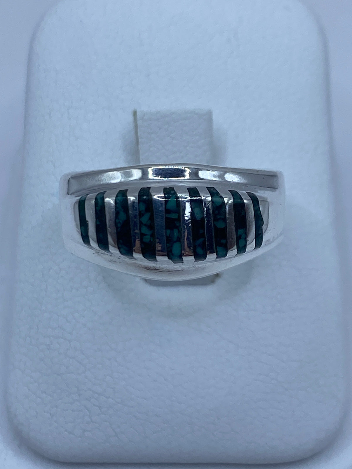 Anillo de plata con turquesa azul cielo y malaquita verde engastadas en bandas alternas