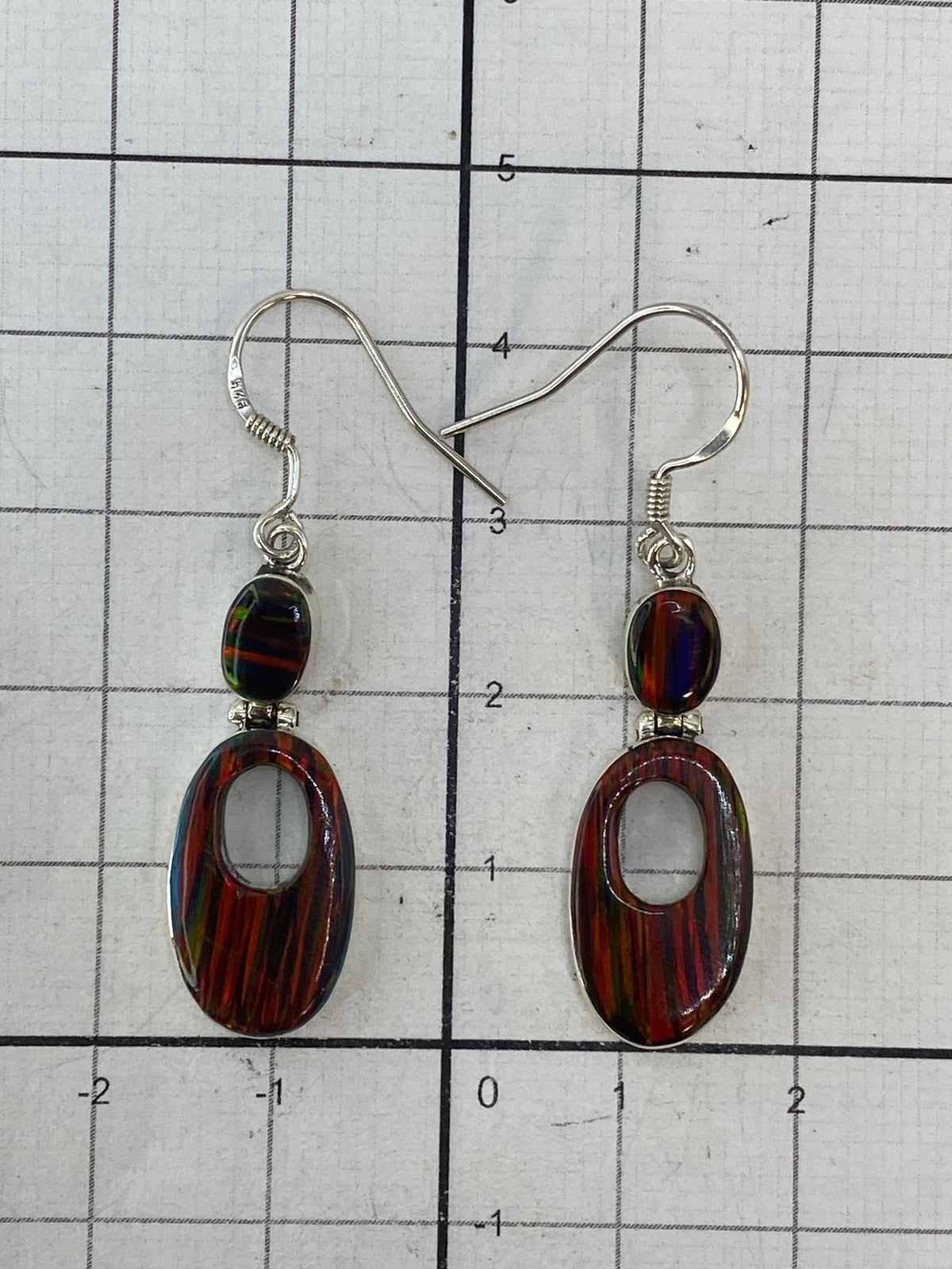 Sello 950 en la plata de los aretes, garantía de autenticidad