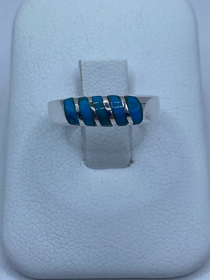 Anillo de plata 925 con turquesa azul cielo engastada, visto de frente