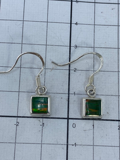 Marca del Quinto 925 en la base de plata de los aretes