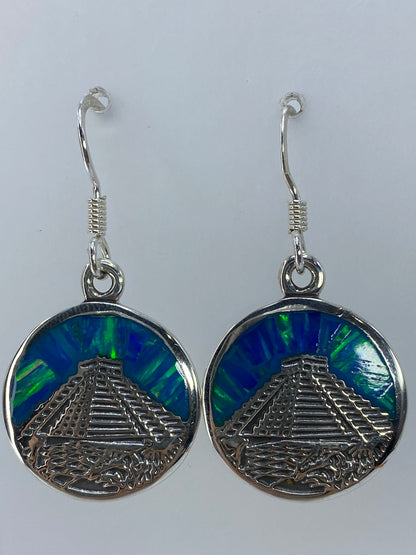 Aretes de plata sobre una regla en centímetros, mostrando largo de 3.4 cm