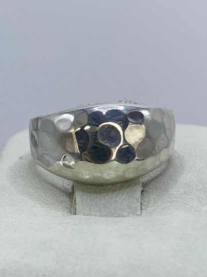 Anillo de plata cartoneado con volumen 3D, pulido a espejo, visto desde arriba