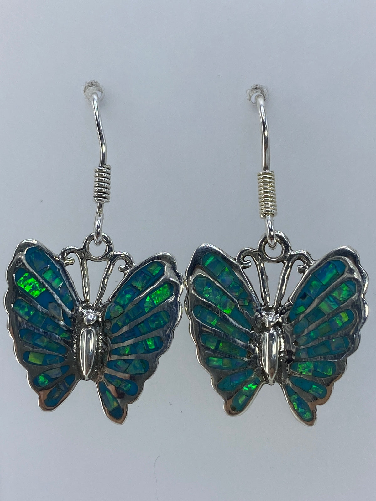 Par de aretes mariposa de plata 925 con ópalo de fuego verde limón