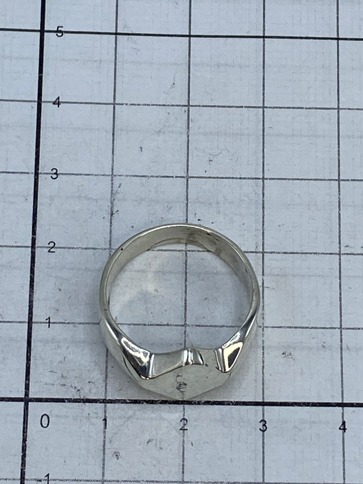 Detalle del reverso del anillo con el marcaje 925 — contraste de autenticidad