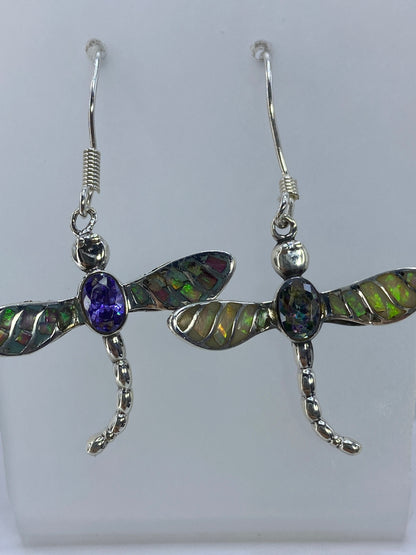 Aretes sobre regla centimetrada mostrando 4.1 cm de largo