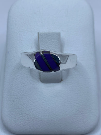 Anillo de plata con piedra morada engastada en talla 7
