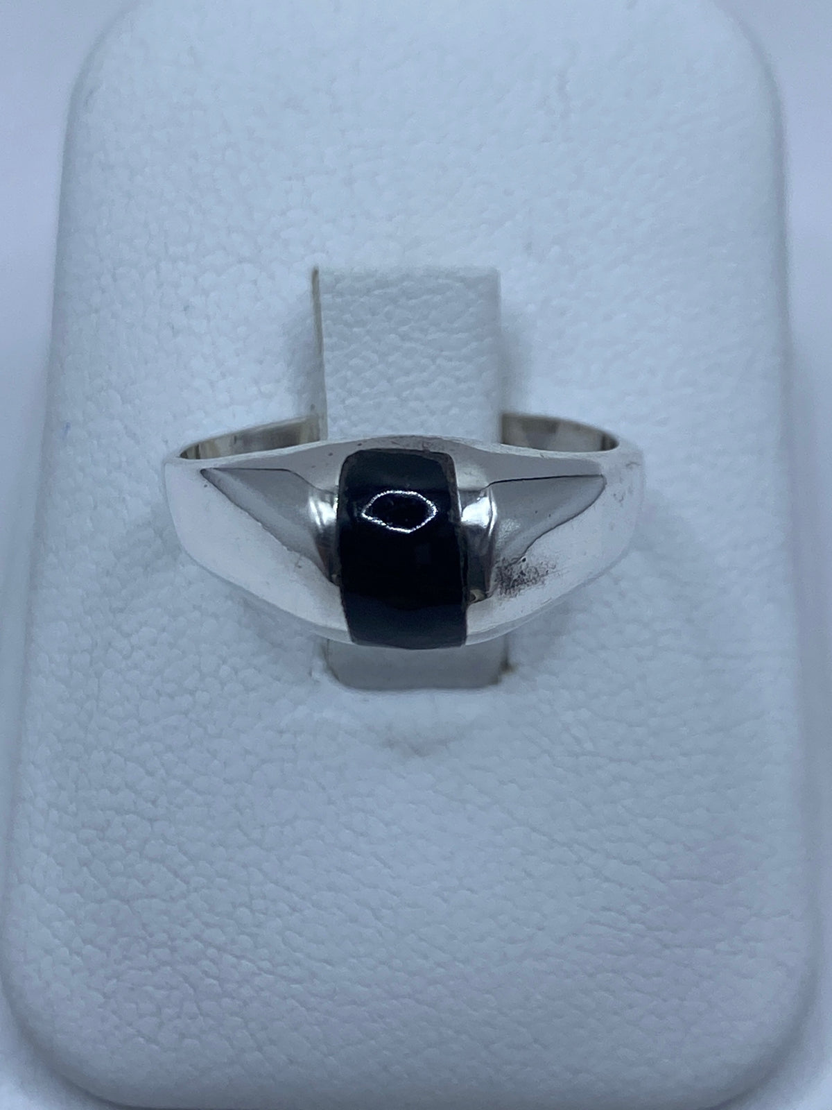 Anillo de plata 925 con ónix negro engastado en Taxco, vista superior mostrando la piedra