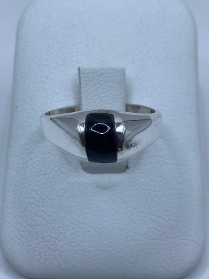 Anillo de plata 925 con ónix negro engastado en Taxco, vista superior mostrando la piedra
