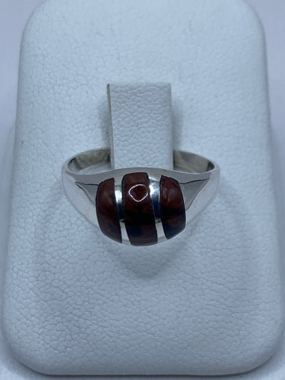 Anillo de plata 925 con piedra engastada en tonos café, vista frontal