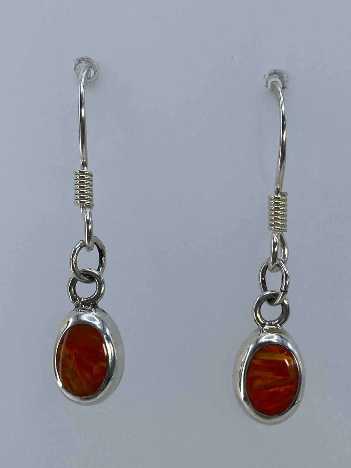 Par de aretes de plata 950 con ópalo de fuego naranja en gancho francés