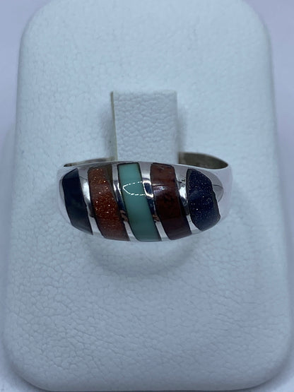 Anillo de plata con turquesa azul cielo y ónix negro engastados, visto desde arriba