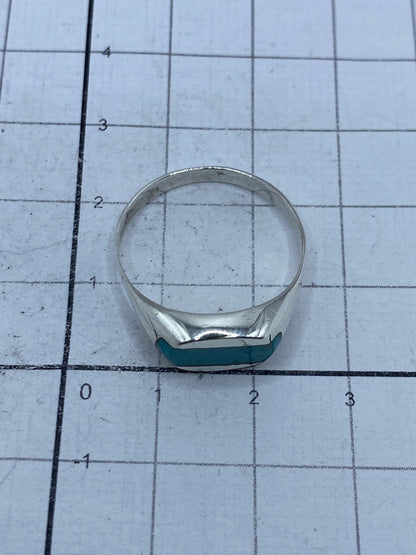 Anillo sobre fondo blanco mostrando el Quinto 925 y el peso de 4.1 gramos