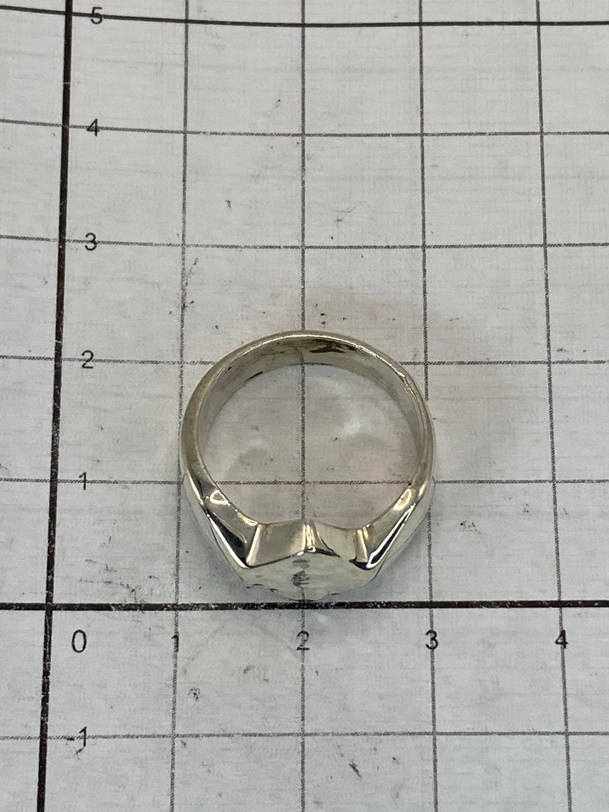 Marca del Quinto 925 en el interior del anillo de plata
