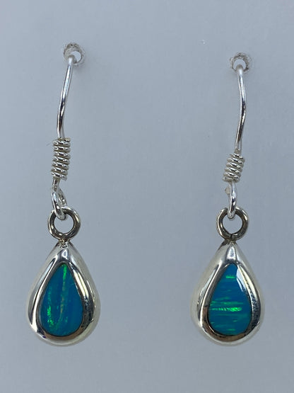 Par de aretes de plata 925 con ópalo de fuego verde olivo engastados a mano