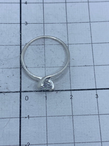 Anillo de Taxco sobre regla milimetrada mostrando proporción y el Quinto 925