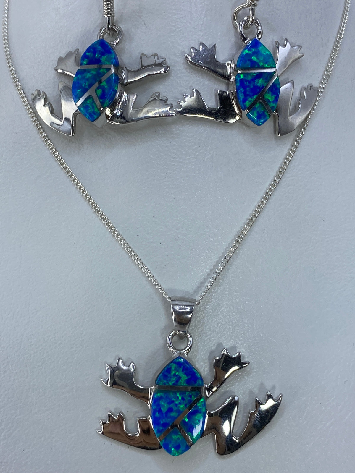 Aretes rana de plata 925 con ópalo de fuego verde olivo brillante