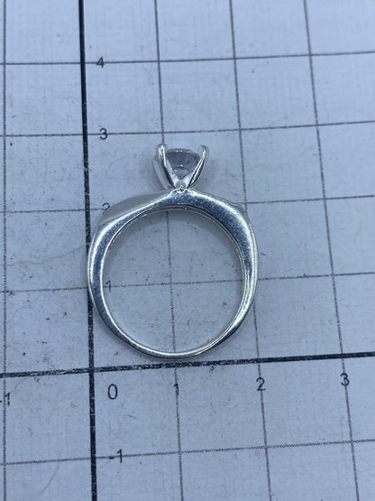 Vista lateral del anillo de plata con Quinto certificado