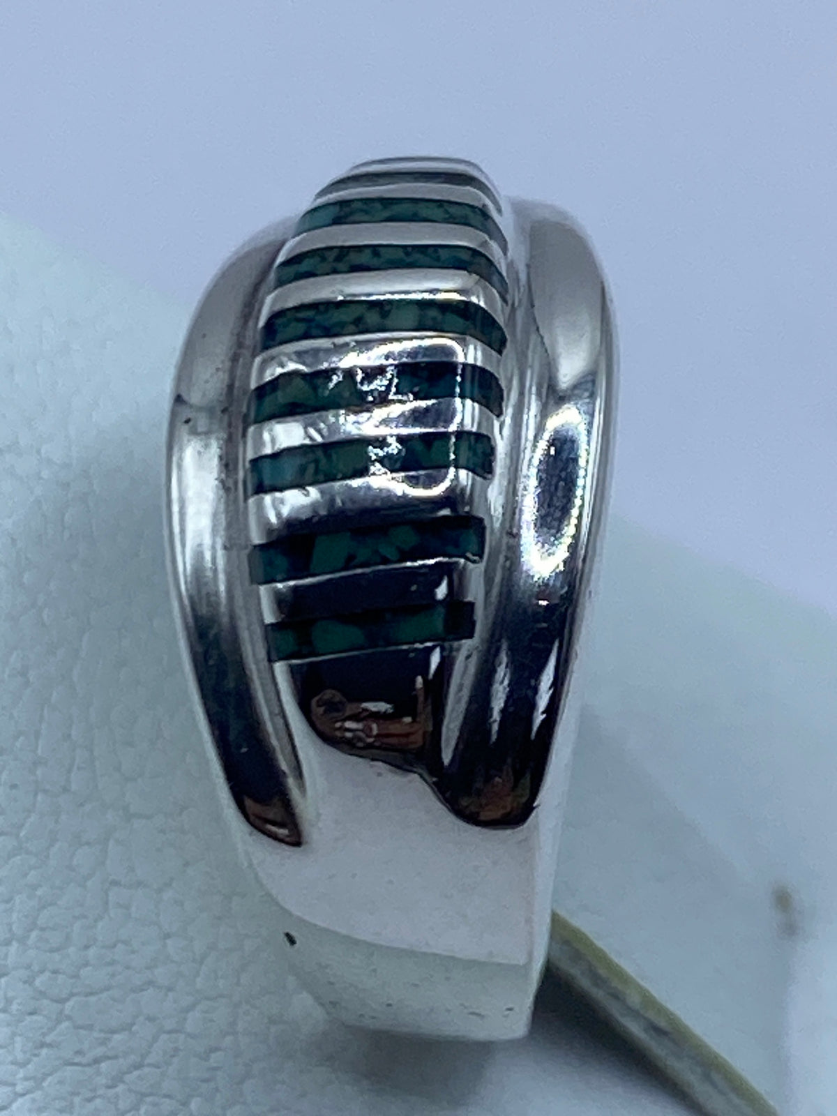 Anillo en escala mostrando el tamaño real de la piedra y engaste
