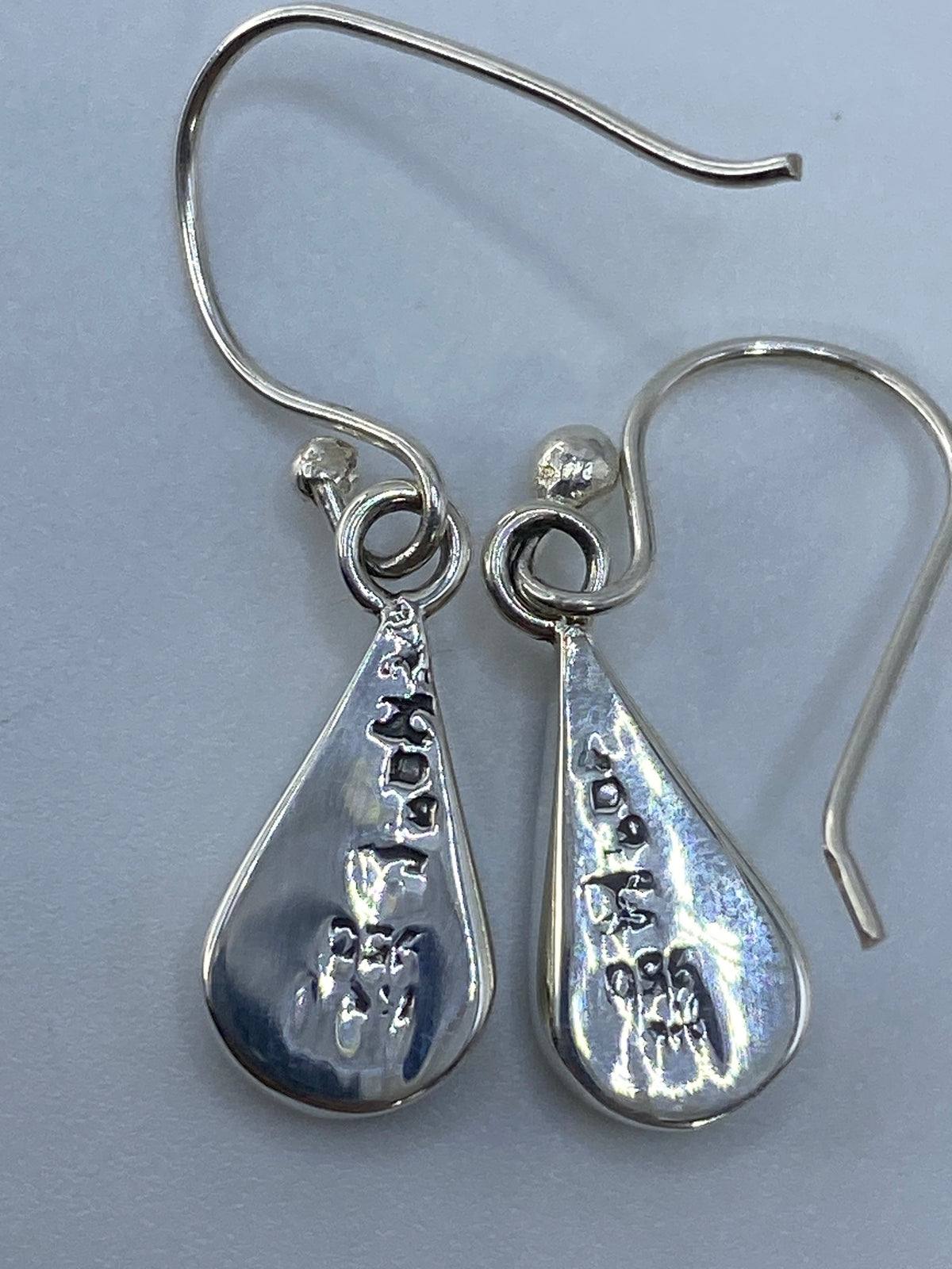 Aretes Gota de Plata con Ópalo de Fuego Verde — foto 5