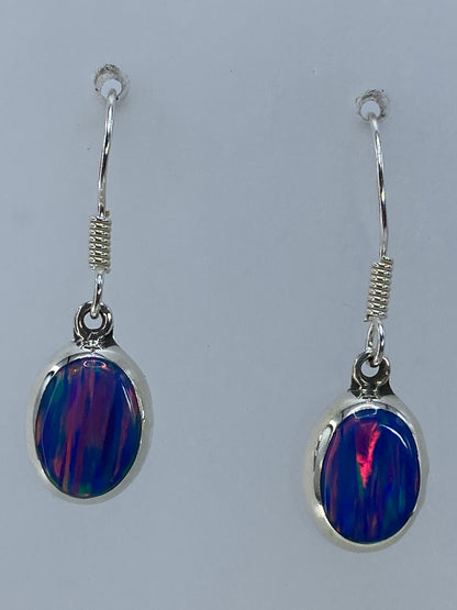 Par de aretes de plata 925 con ópalo de fuego multicolor — colores naturales rojo, azul y verde