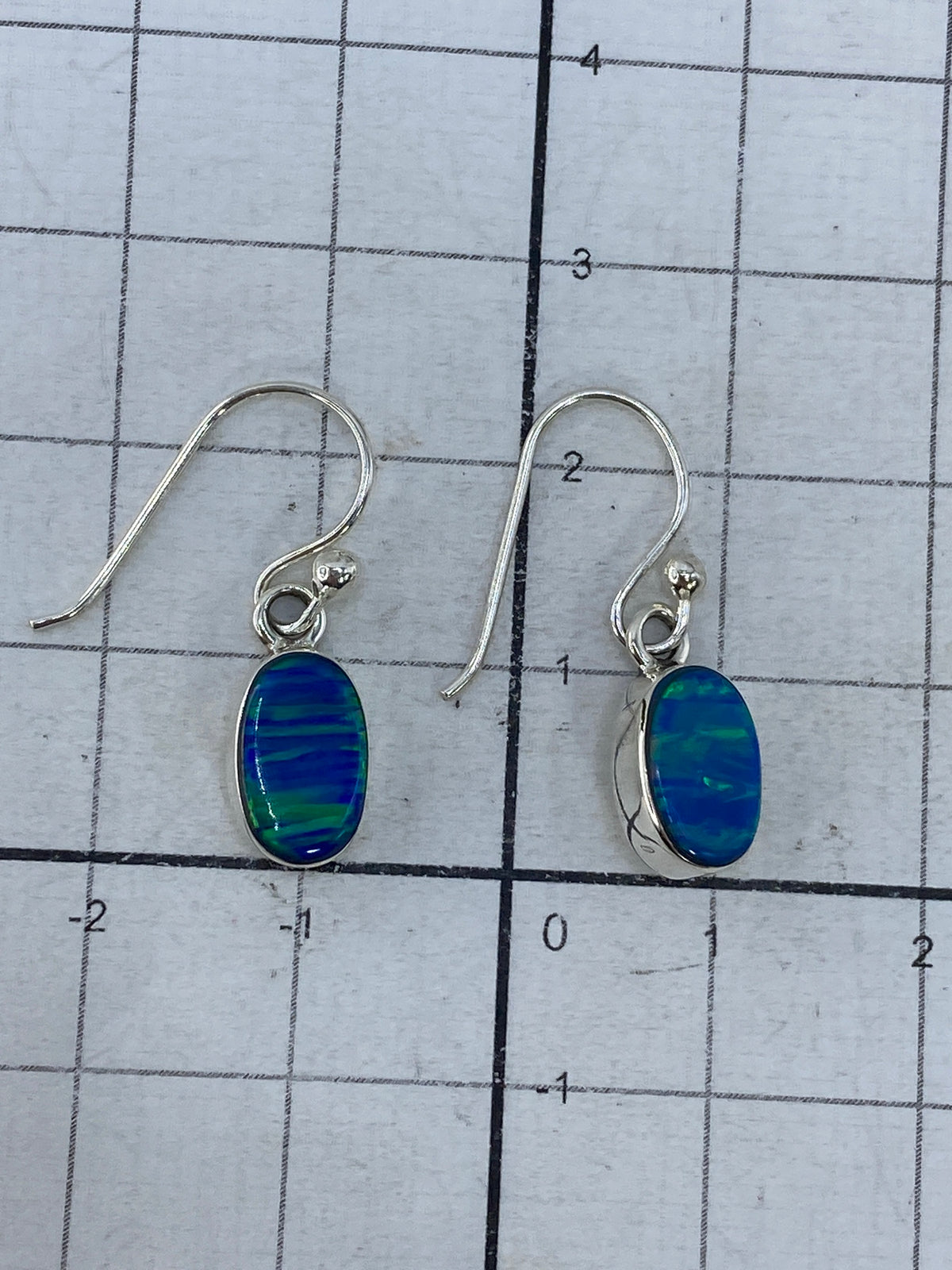 Aretes sobre fondo blanco mostrando el Quinto 950