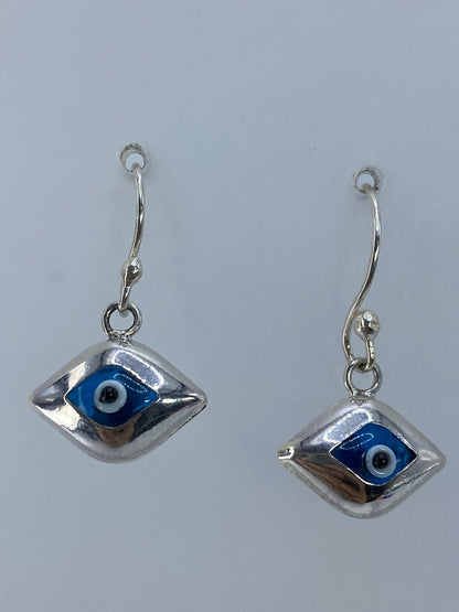Par de aretes de plata con ojo protector azul cielo, gancho francés