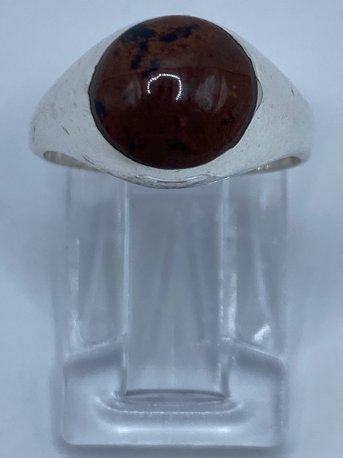 Anillo solitario de plata 925 con piedra cafe engastada, vista desde arriba