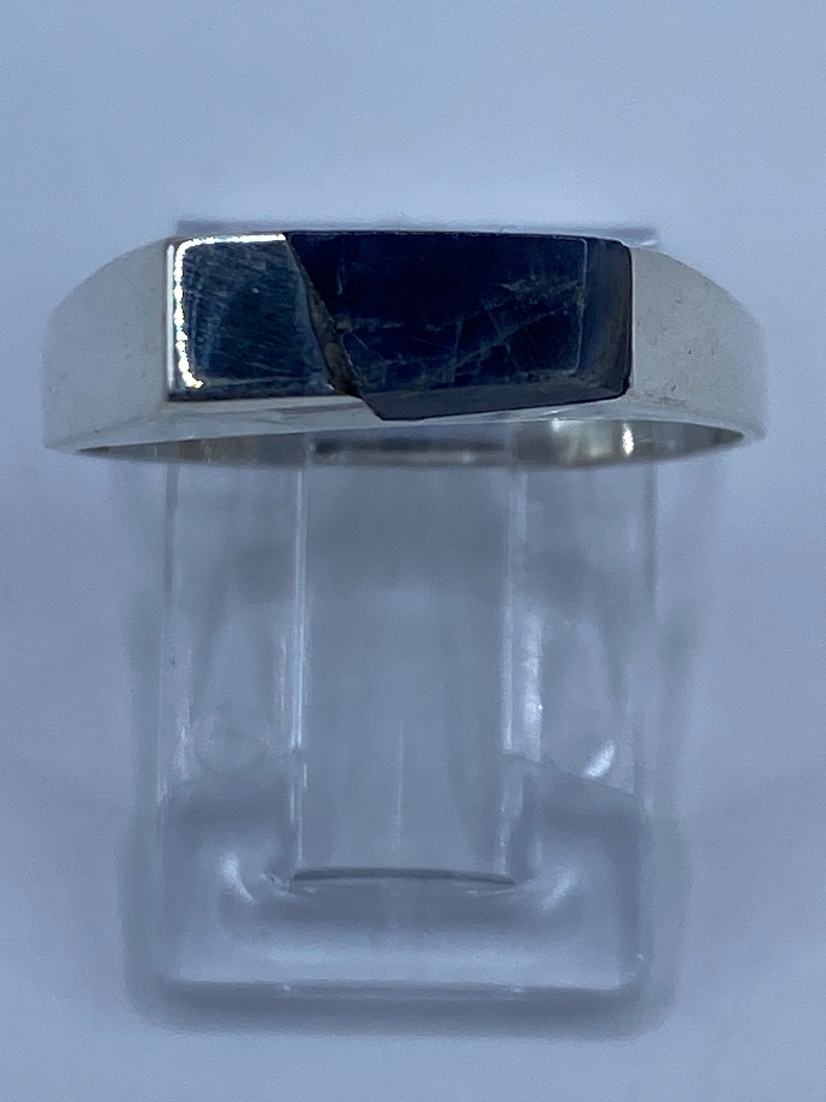 Anillo de plata 925 con lapislázuli azul profundo engastado en taller de Taxco