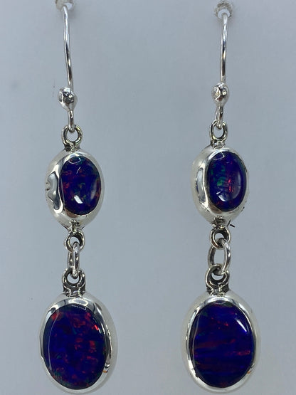Aretes de 4 cm de largo mostrando el brillo interno del ópalo