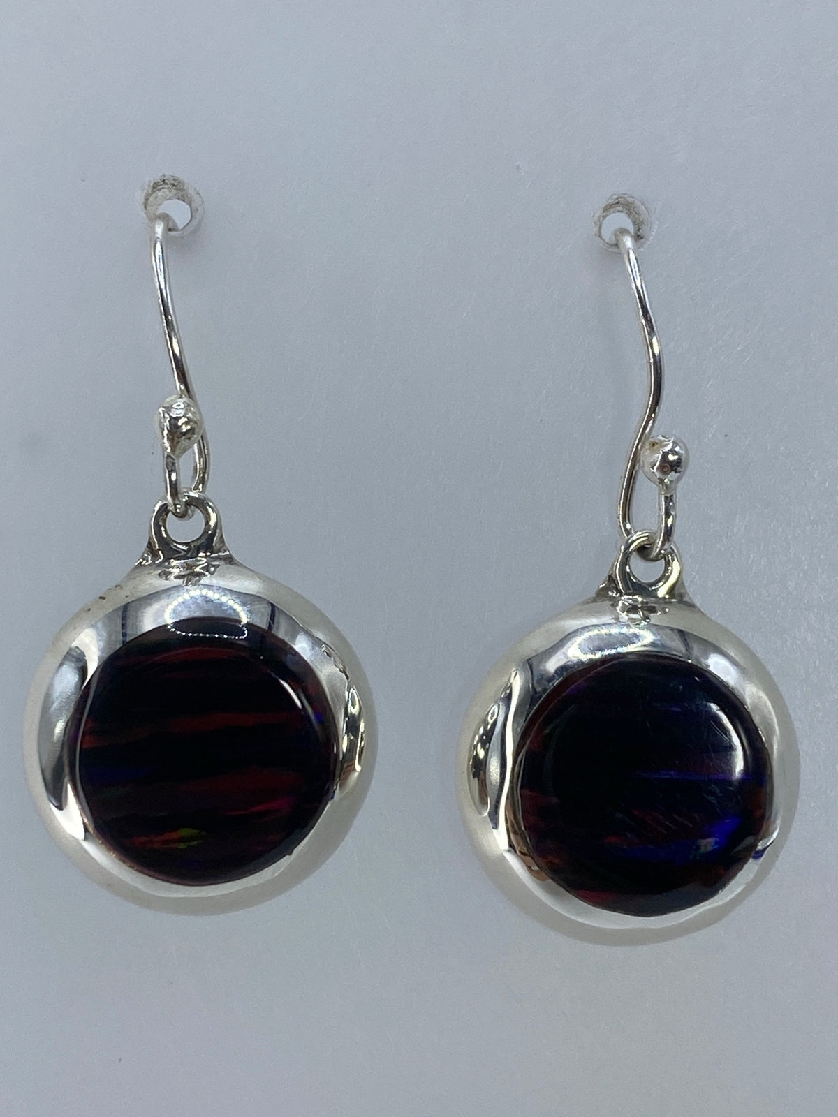 Par de aretes de plata 925 con ópalo de fuego multicolor, destellos naranjas y azules