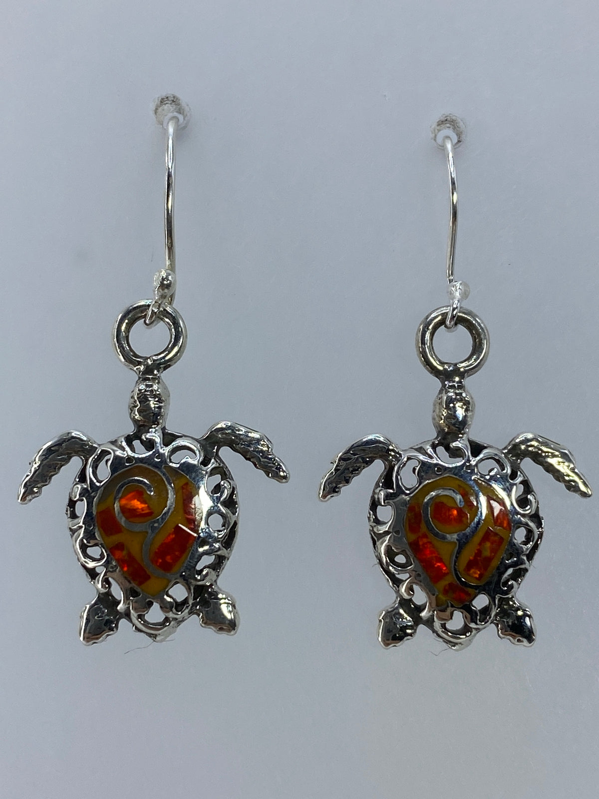 Aretes de plata 925 con ópalo de fuego naranja brillante, vista de frente