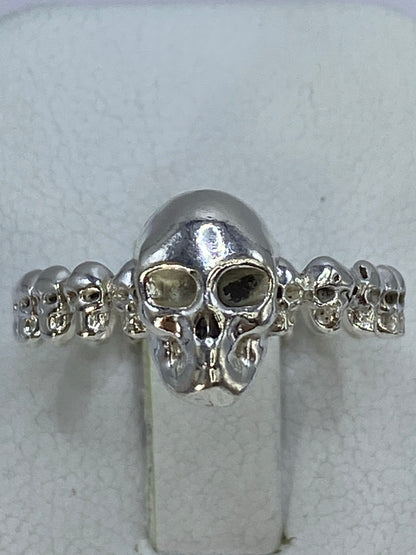 Detalle de los ojos engastados en la frente de la calavera