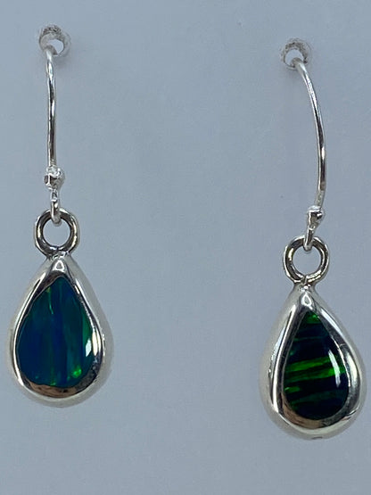 Aretes medidos en escala de centímetros, largo 2.7 cm