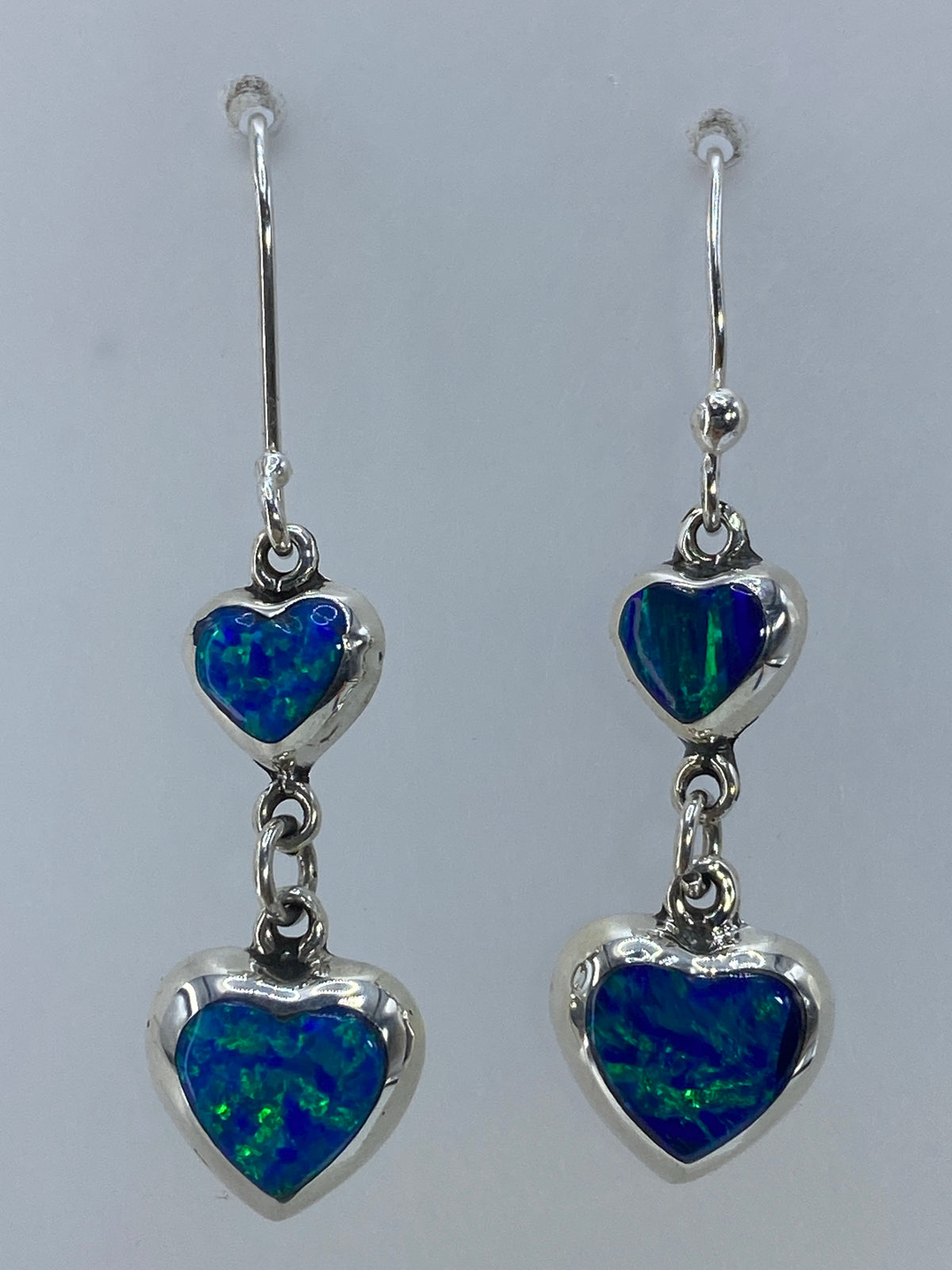 Aretes de plata 925 con ópalo de fuego verde olivo, par de 4 cm, engastados a mano en Taxco
